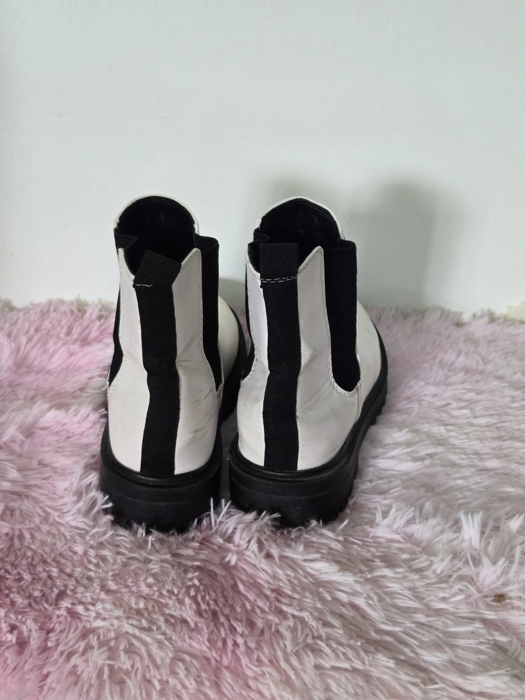 White and Black Chelsea Boots - photo 2