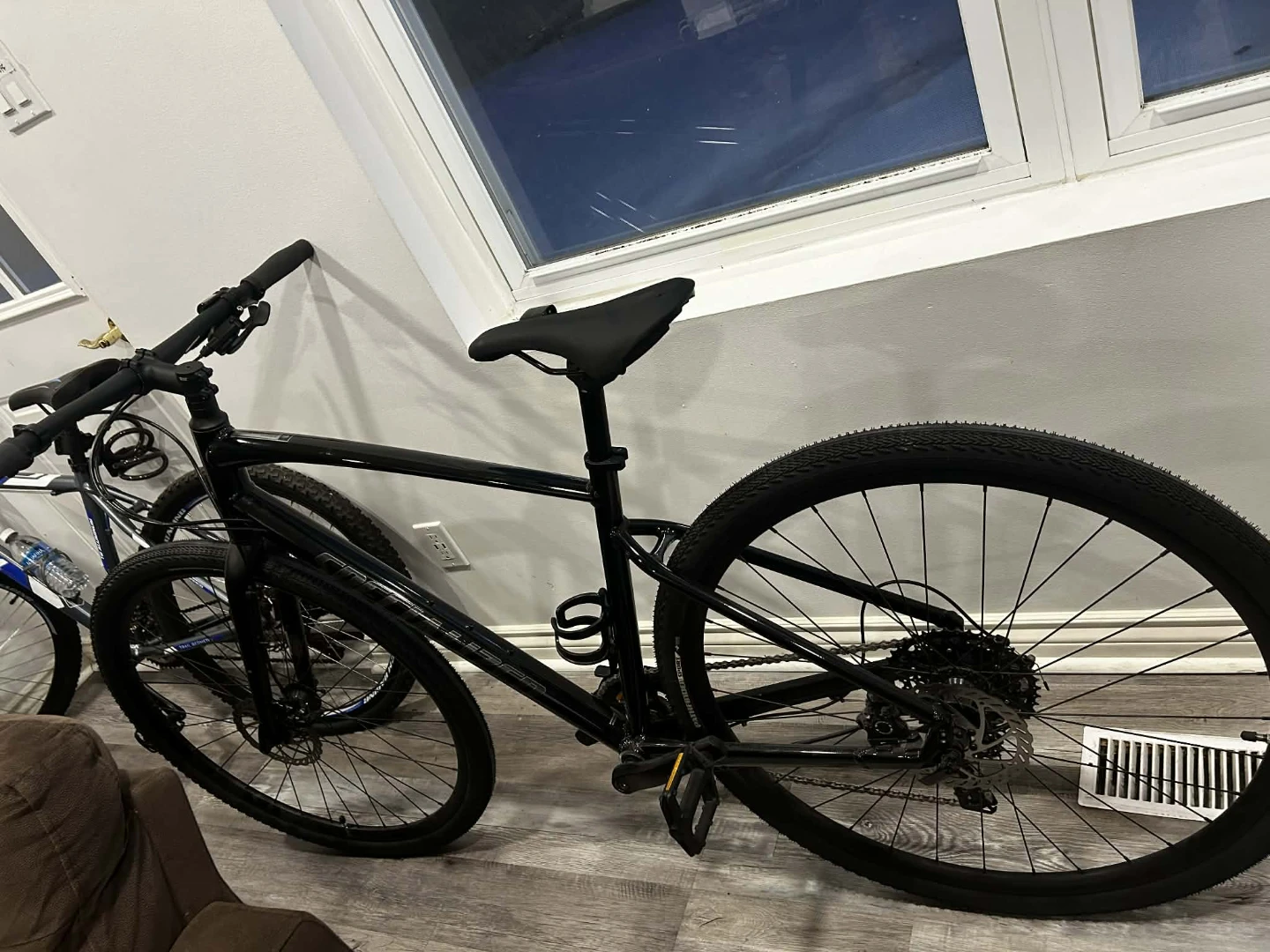 Brand new Specialized Sirrus 2.0 Hybrid Bike Medium size. - photo 2