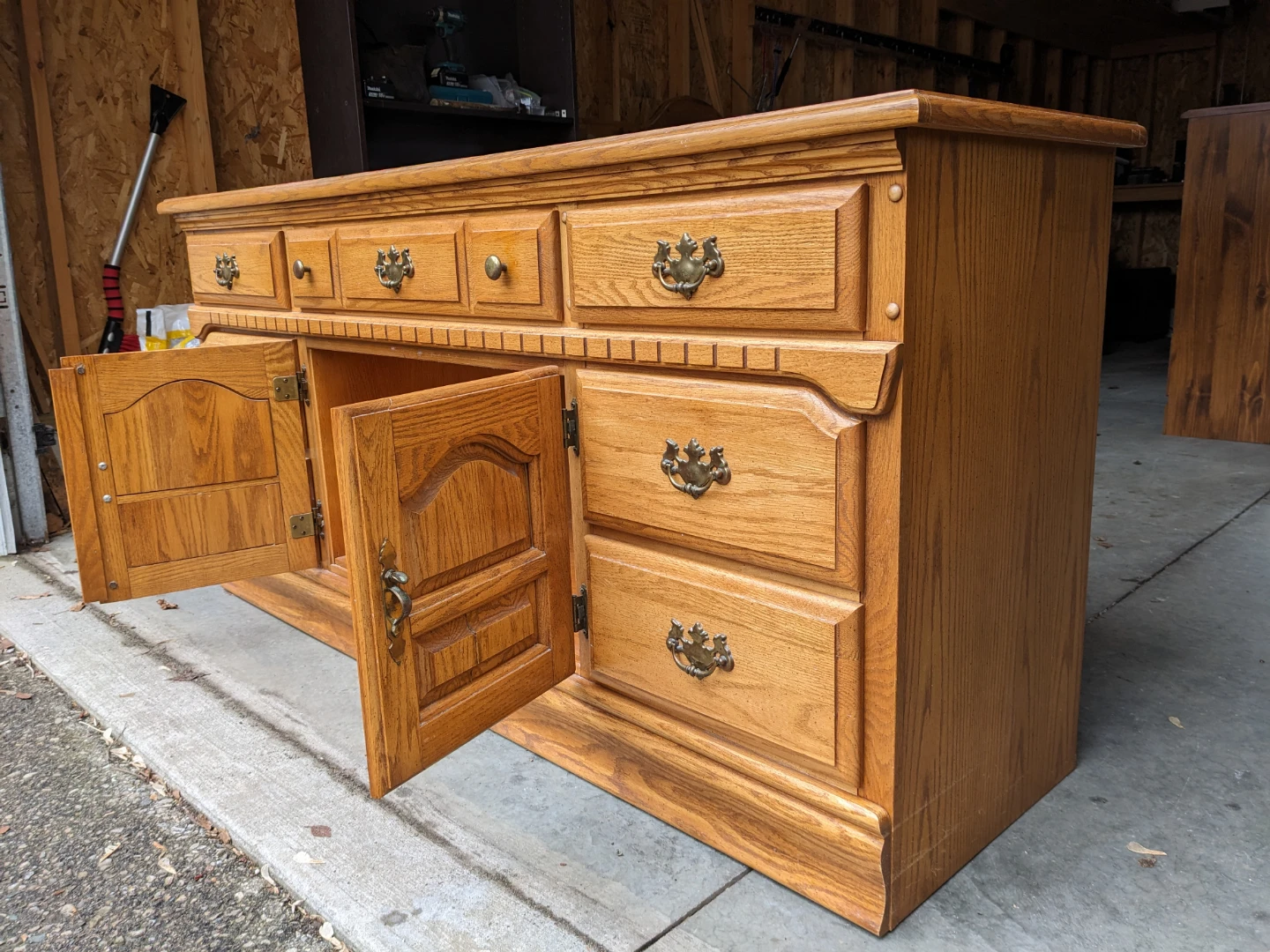 7 Drawer Dresser/Cabinet Combo in Oak - photo 4