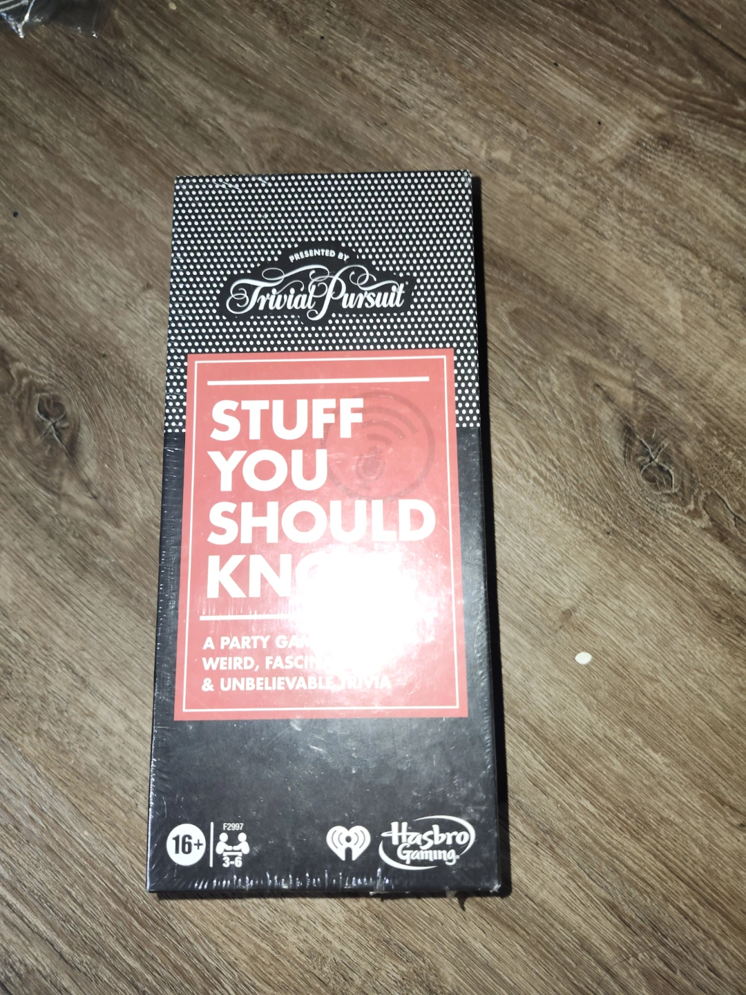 Trivial Pursuit Stuff You Should Know Party Game