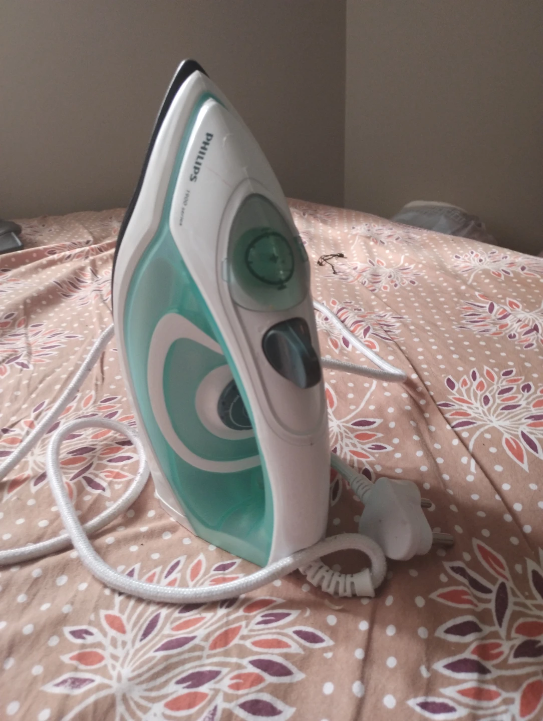Philips 1900 Series Steam Iron Move out Sale URGENT