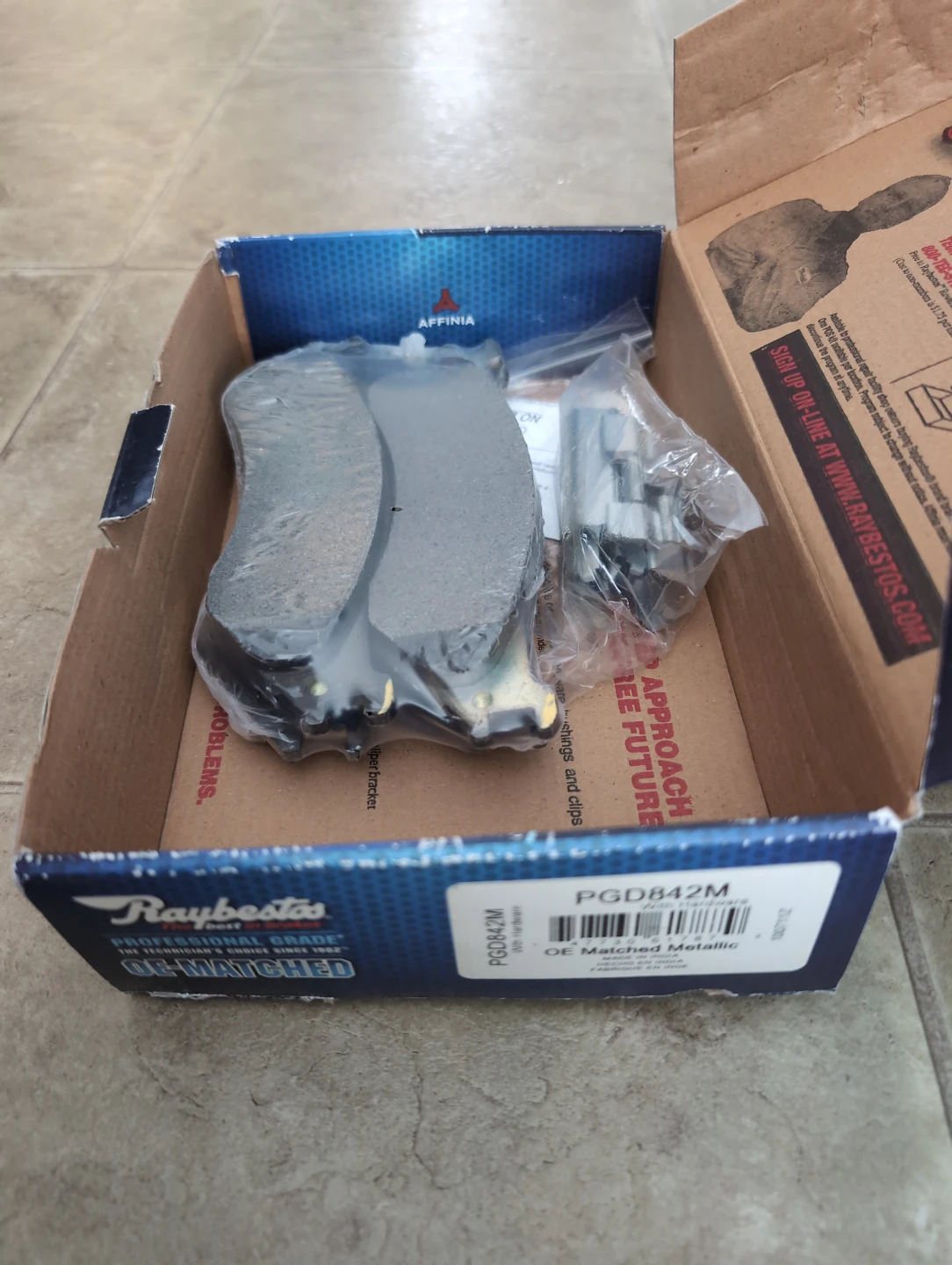 Raybestos PGD842M OE Matched Metallic Brake Pads with Hardware