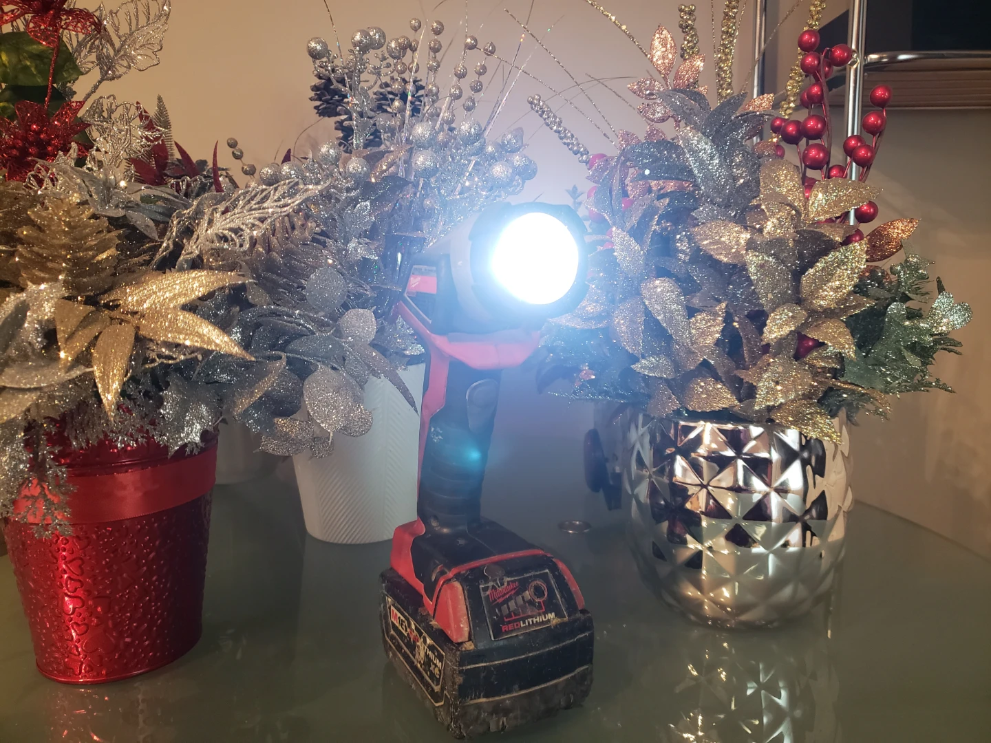 Milwaukee M18 LED Work Light with battery - photo 2
