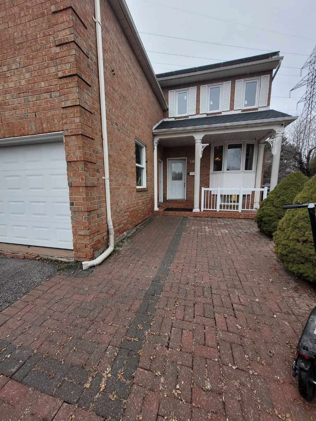 2-Door House with Garage - photo 4