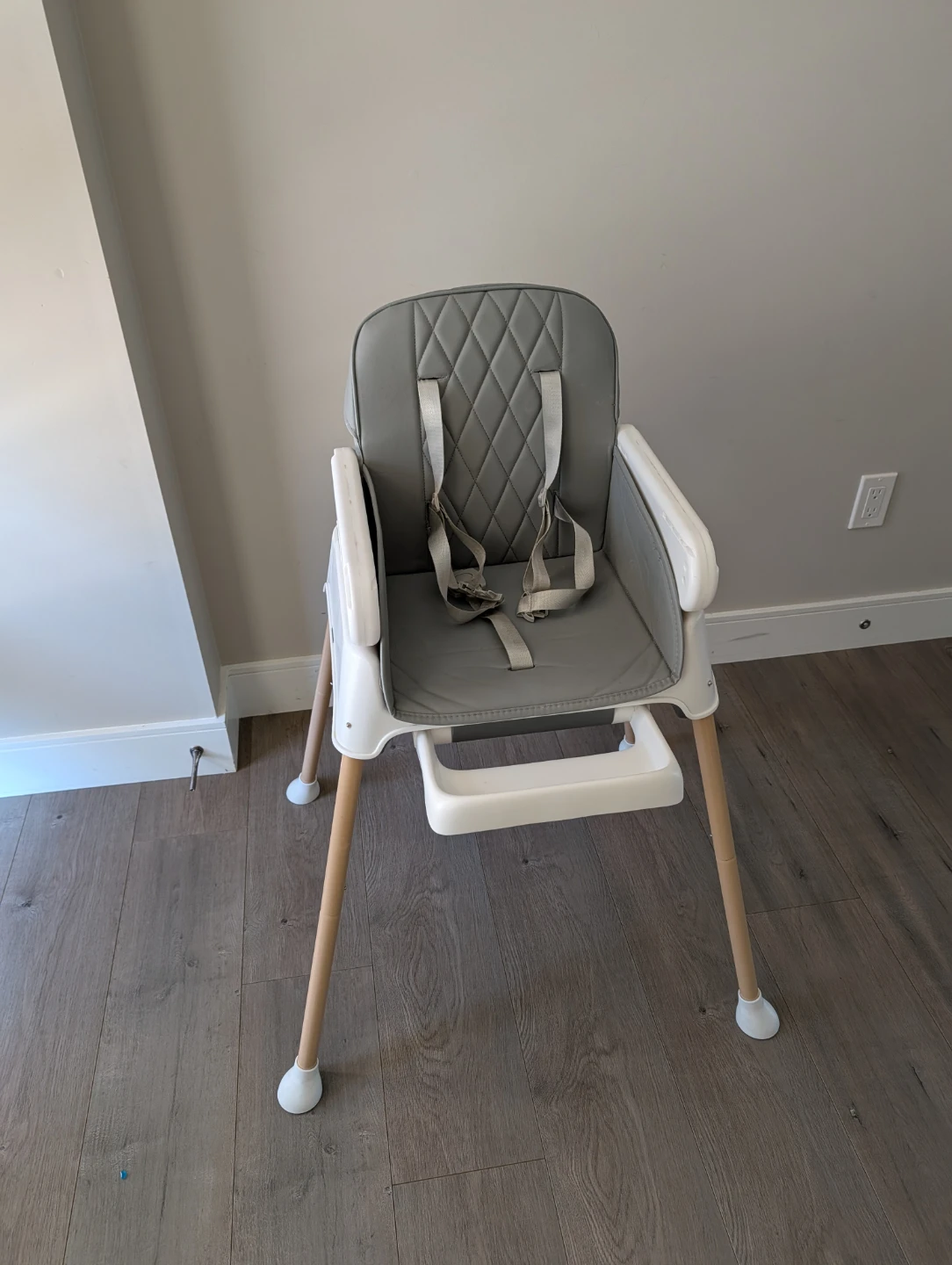 Adjustable Convertible High Chairs for Babies and Toddlers - photo 2
