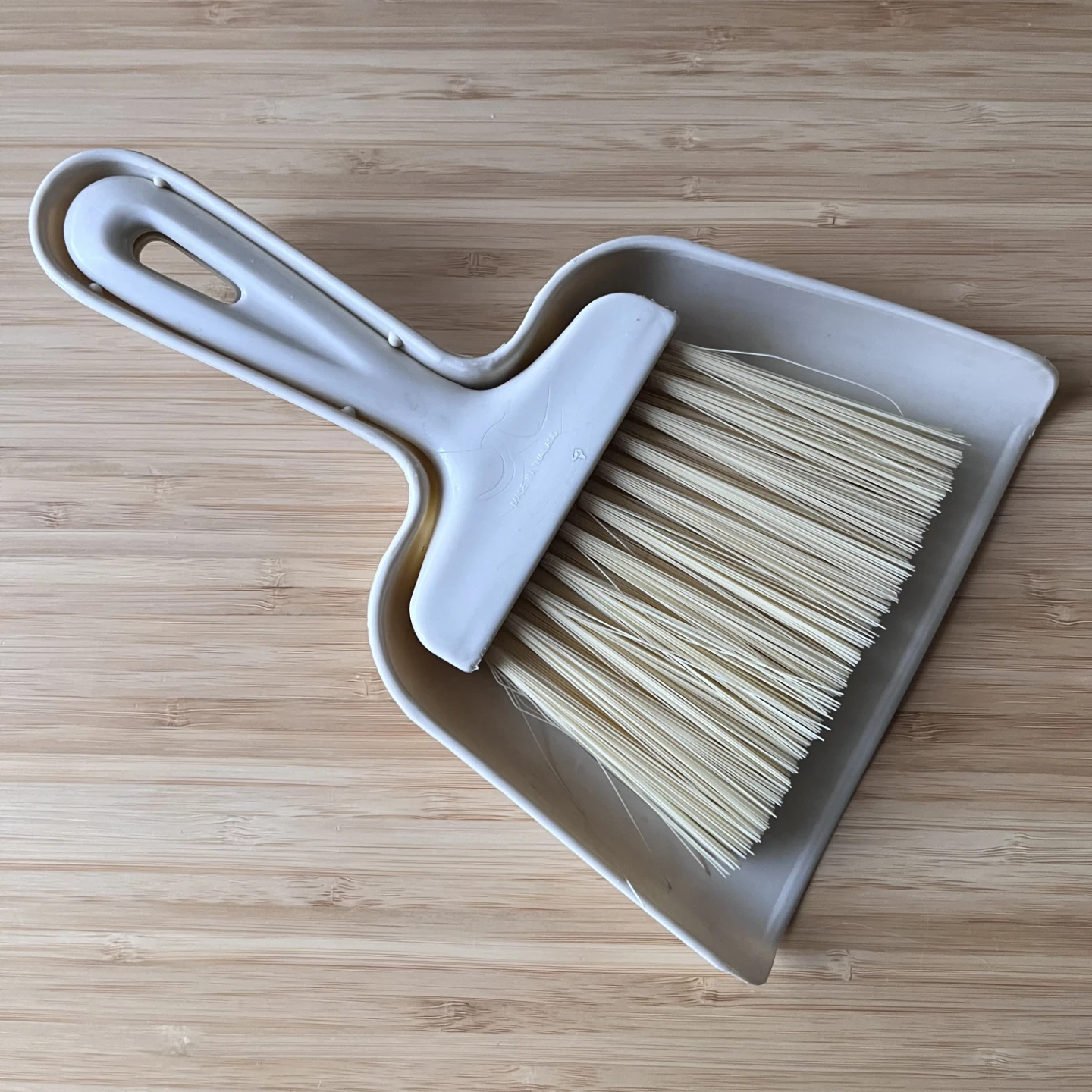 Small Plastic Dustpan and Brush Set 🧡