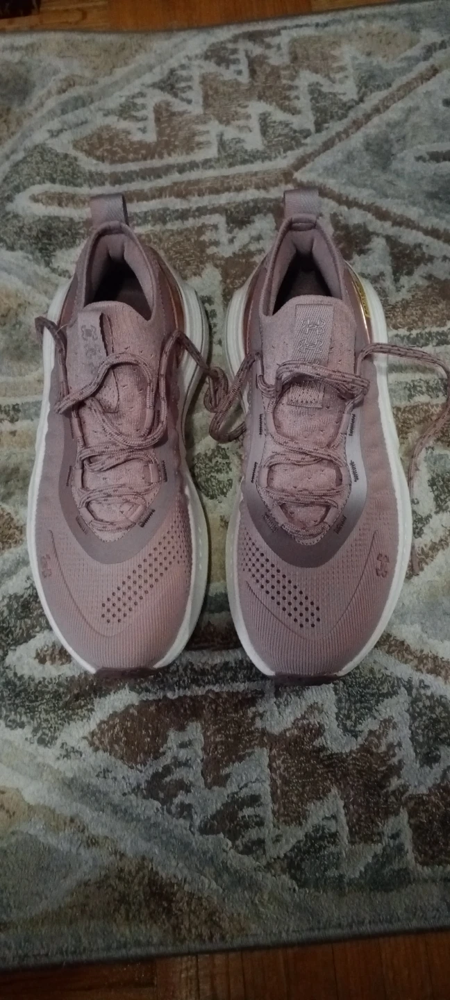 New 🔥Under Armour Running Shoes