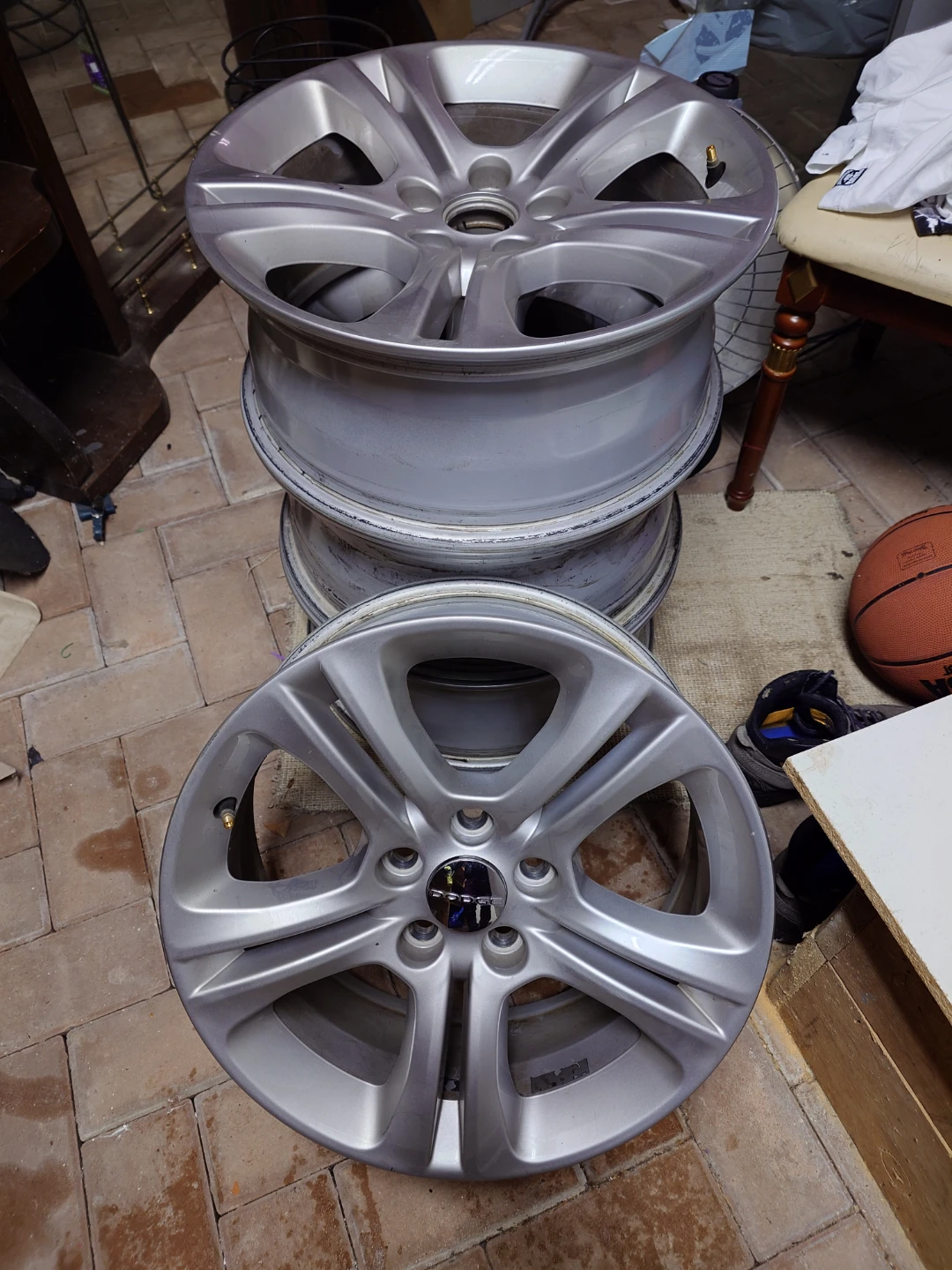 Dodge Set of 4 Silver Alloy Rims - photo 2