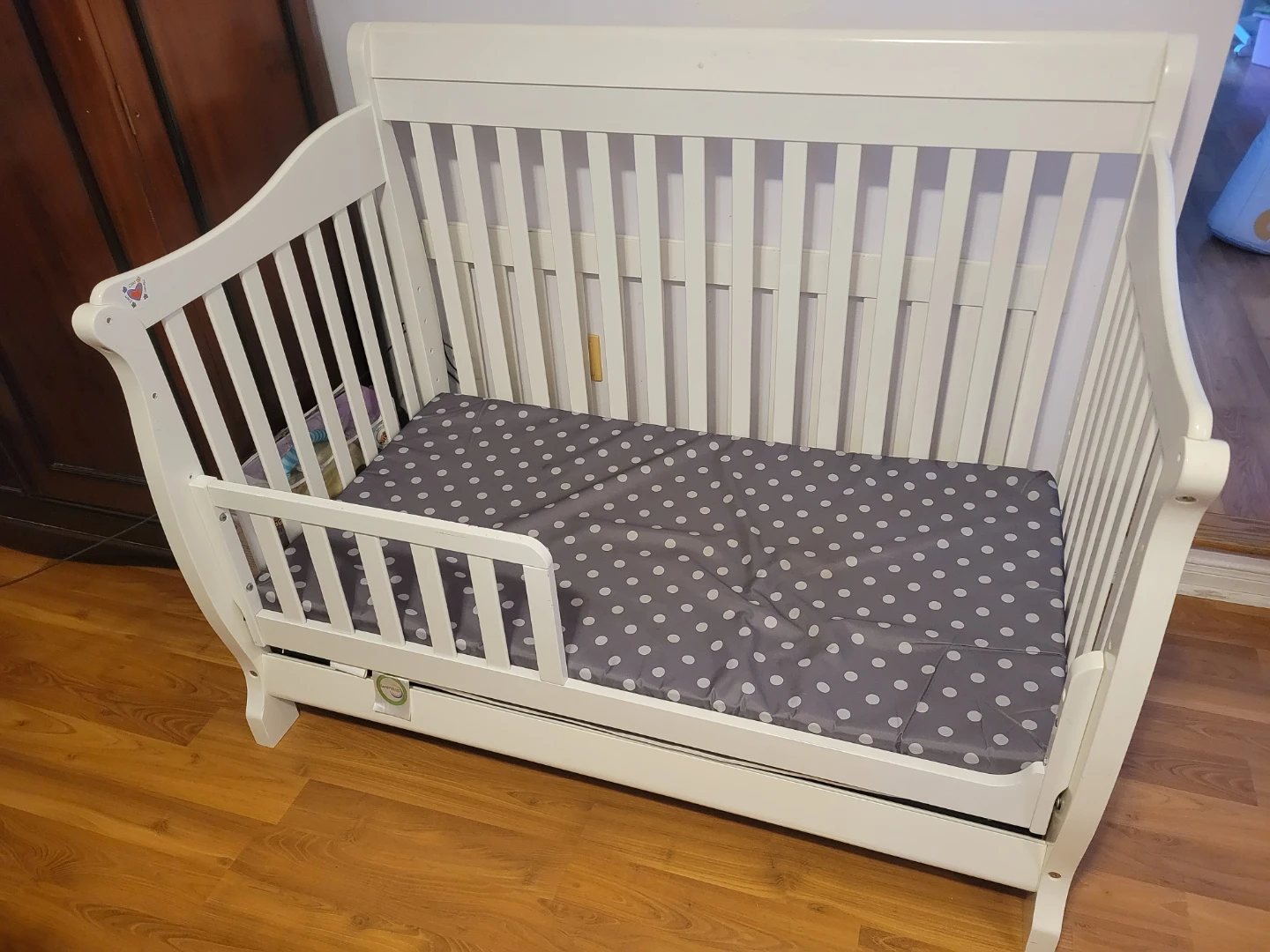2x White Convertible Cribs - photo 2