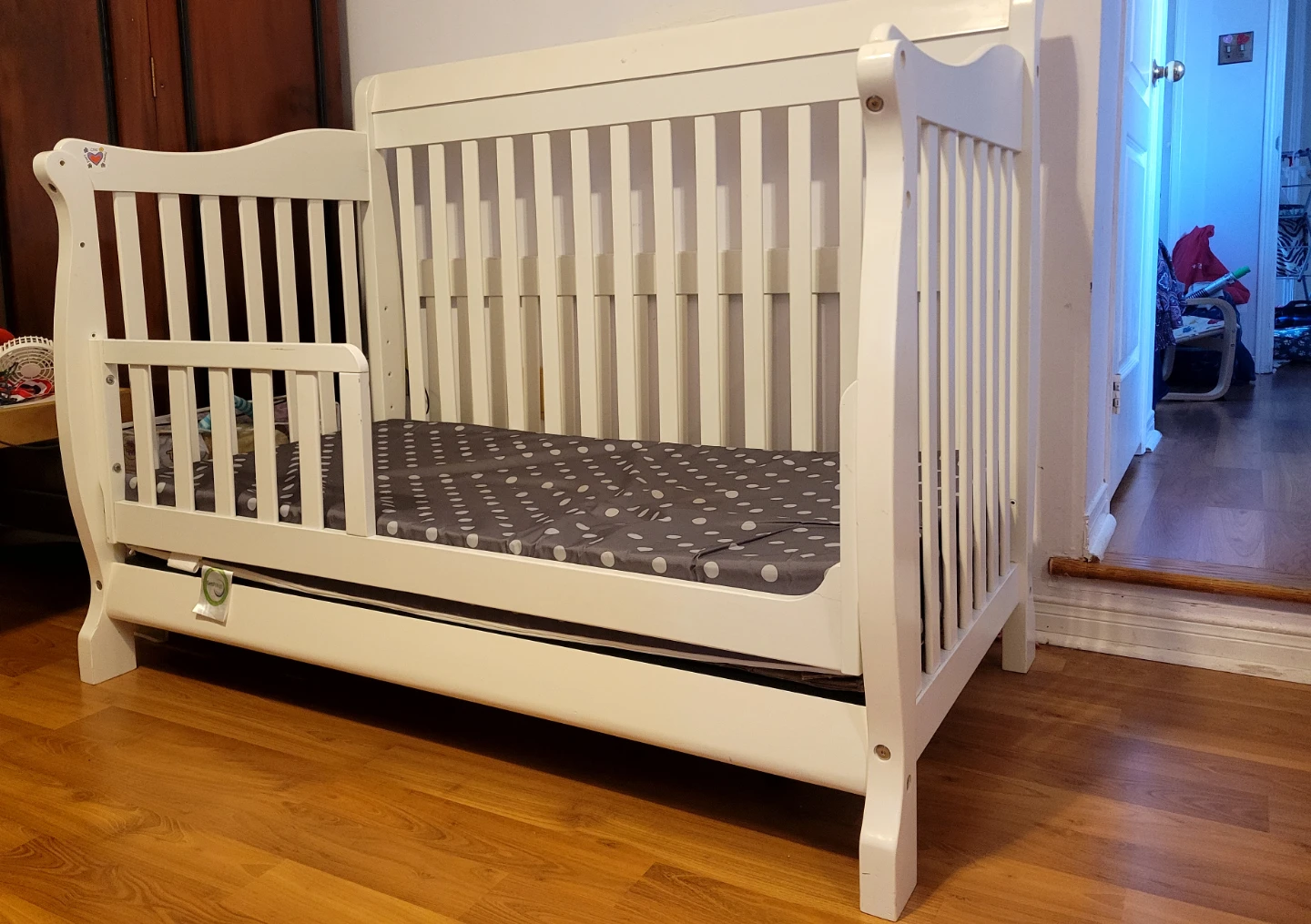 2x White Convertible Cribs - photo 4