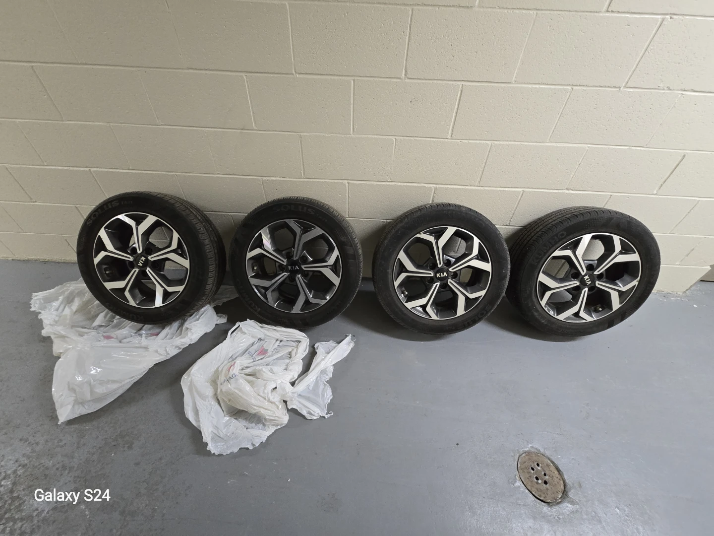 2020 kia forte tires