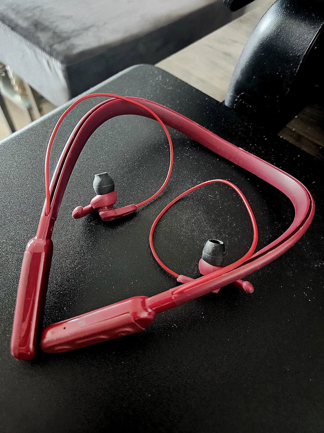Skullcandy Wireless Earbuds - Wine / Deep Red colour