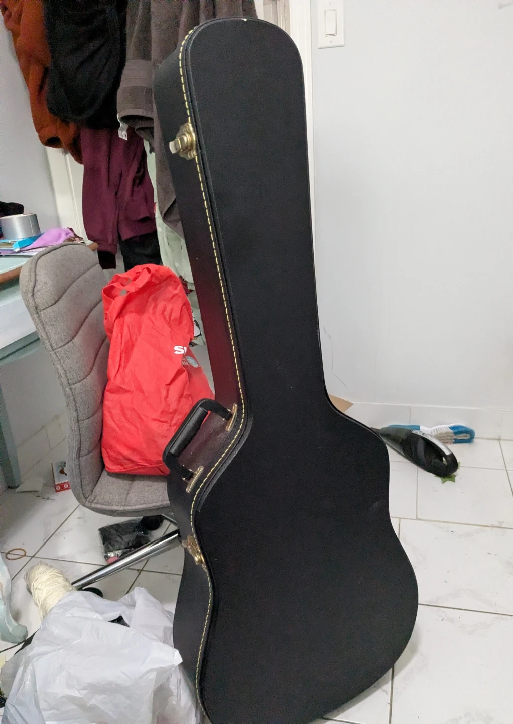 Acoustic Guitar with Case - photo 2