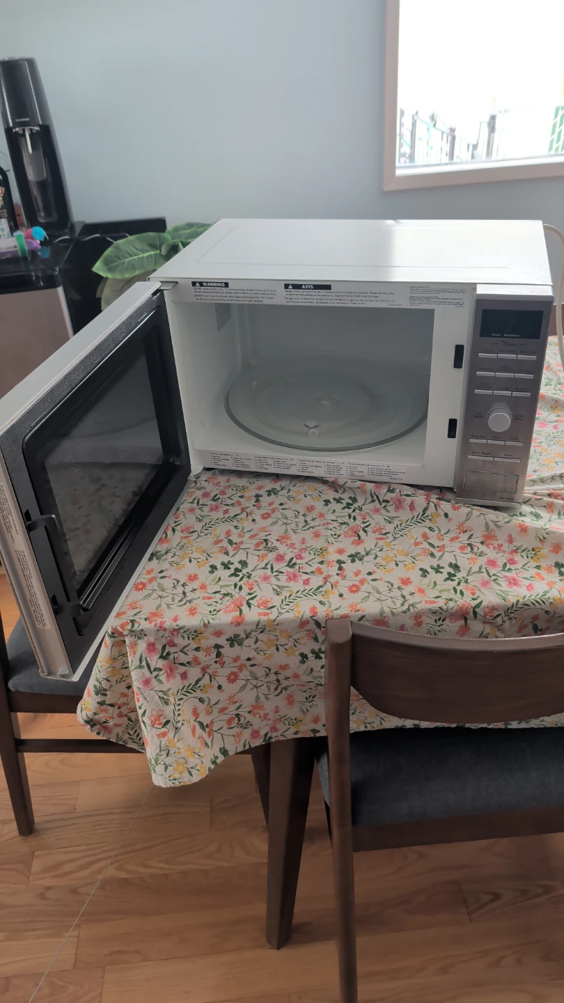 Panasonic Microwave Oven - photo 2
