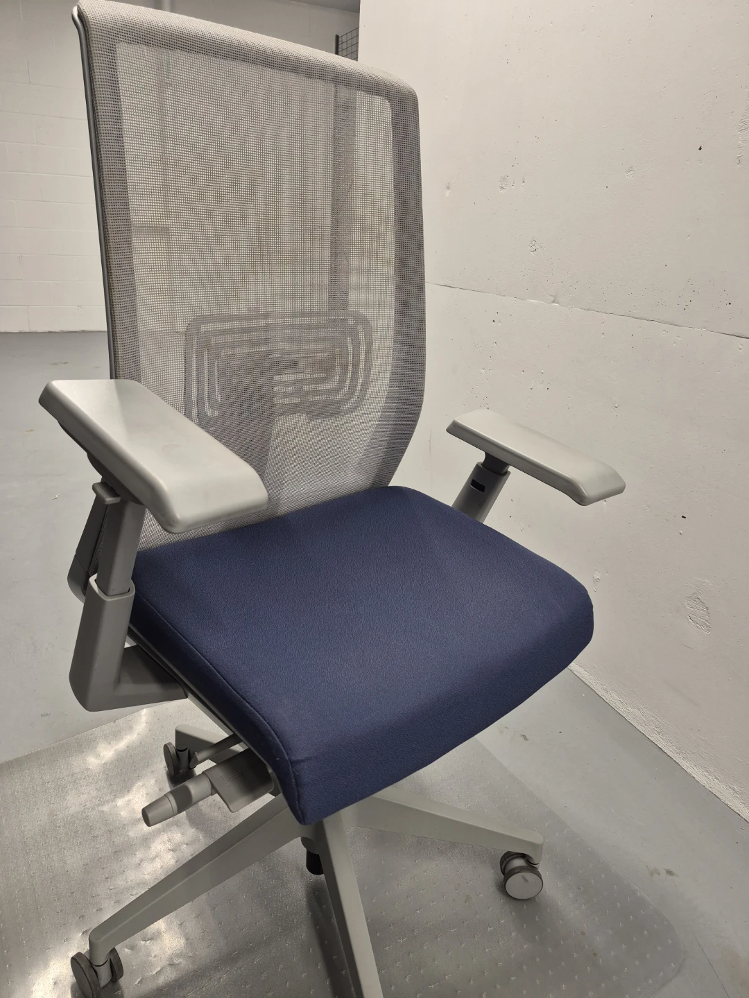 Ergonomic Mesh Office Chair - Grey Frame, Blue Seat - photo 5