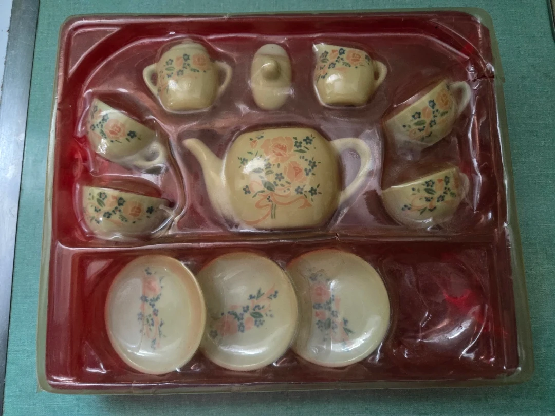 Vintage Child's China Tea Set - photo 3