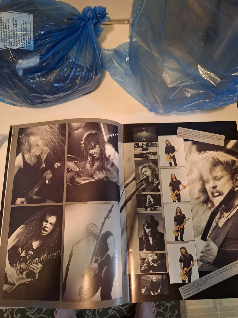 Metallica Black Album concert book - photo 4