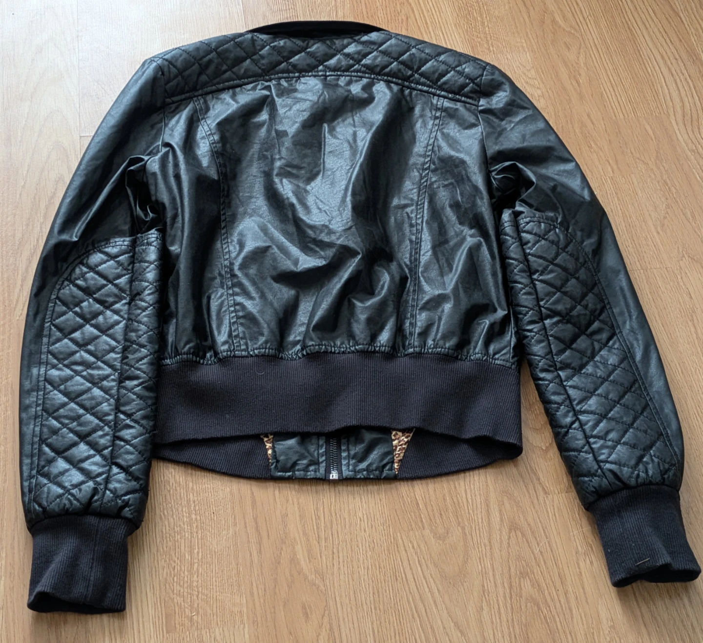 Guess Faux Leather Jacket – Quilted Sleeves, Leopard Lining - photo 4