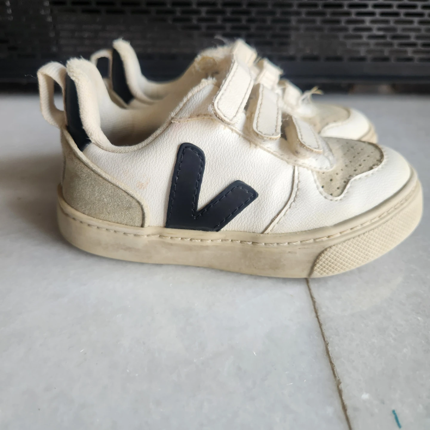Veja Toddler Sneakers US 8 EU 24 White Velcro V Logo Kids Shoes