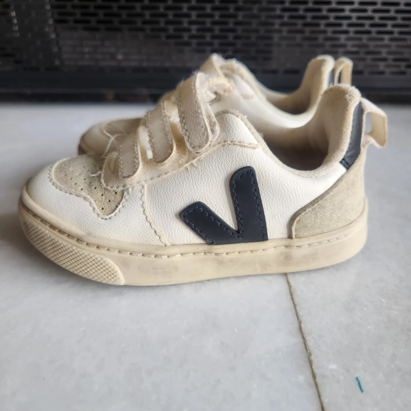 Veja Toddler Sneakers US 8 EU 24 White Velcro V Logo Kids Shoes - photo 2
