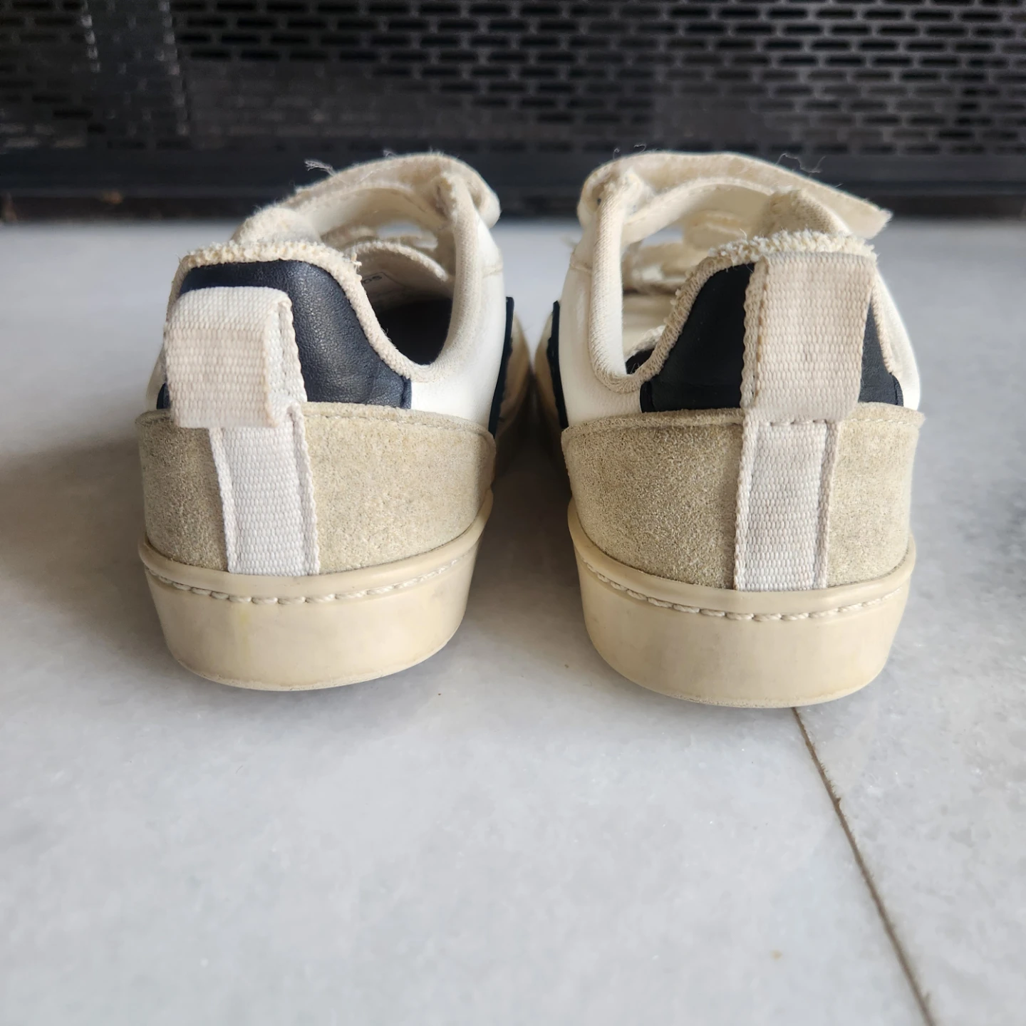 Veja Toddler Sneakers US 8 EU 24 White Velcro V Logo Kids Shoes - photo 3