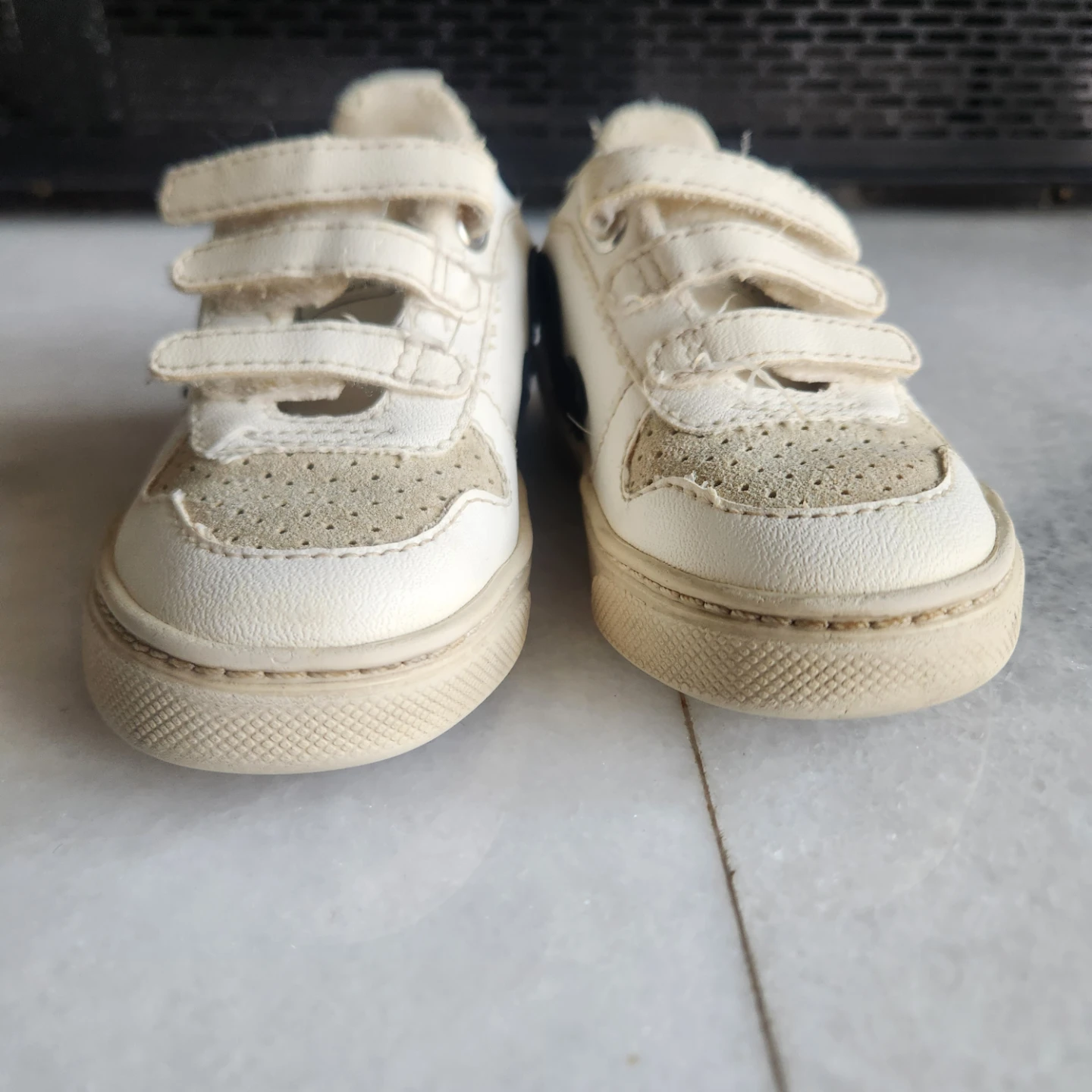 Veja Toddler Sneakers US 8 EU 24 White Velcro V Logo Kids Shoes - photo 4