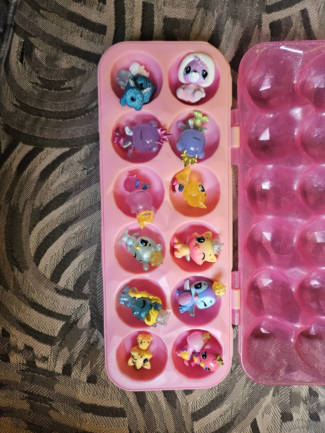 Hatchimals CollEGGtibles Pink Carton - photo 2