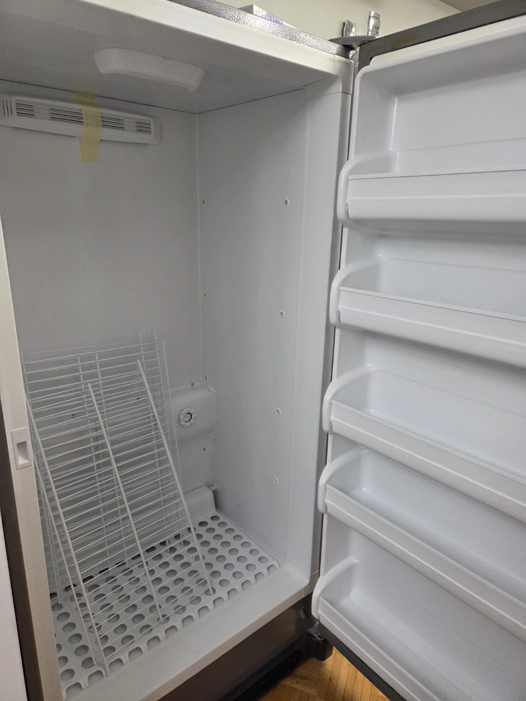 Frigidaire FFU17F2PT Upright Freezer - photo 2