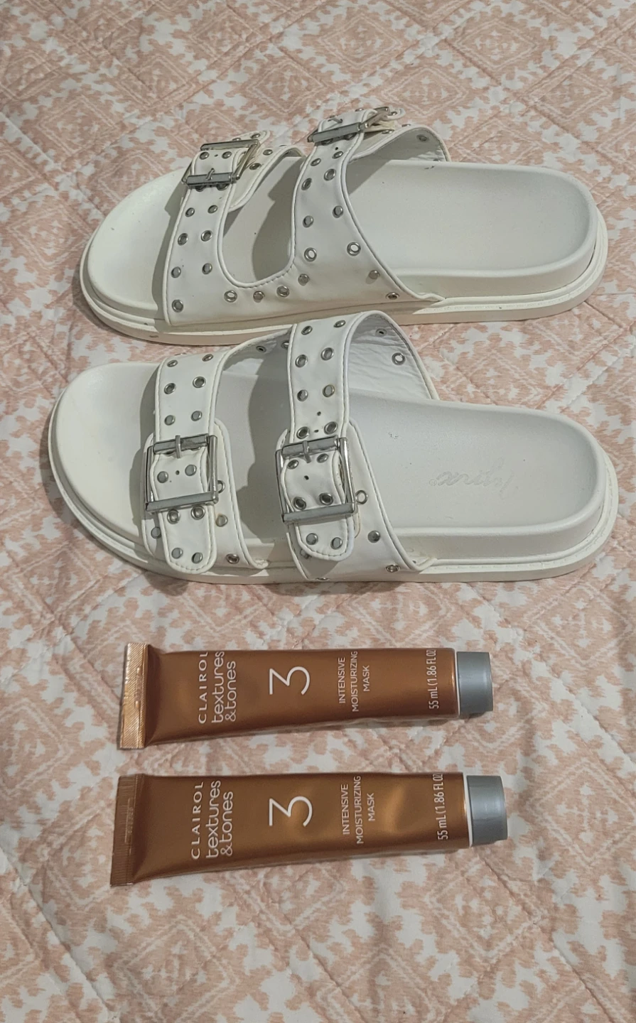 White sandals, hair mask