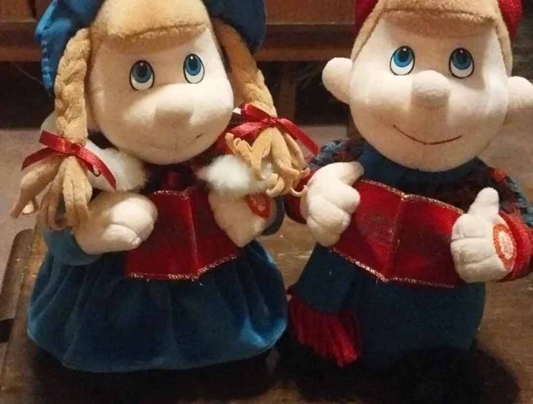 Plush Singing Christmas Carolers