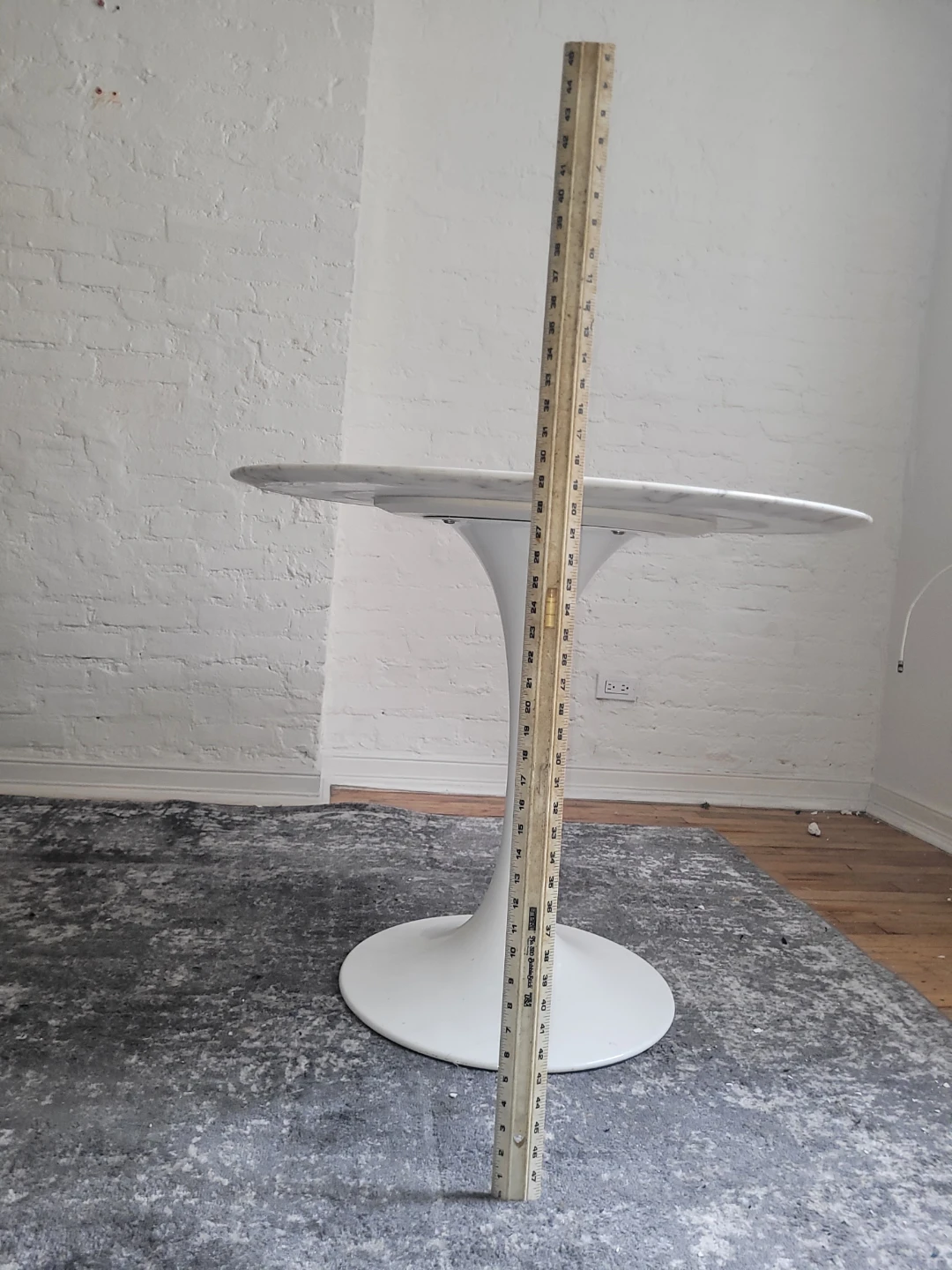 Round Marble Top Tulip Style Table - photo 4