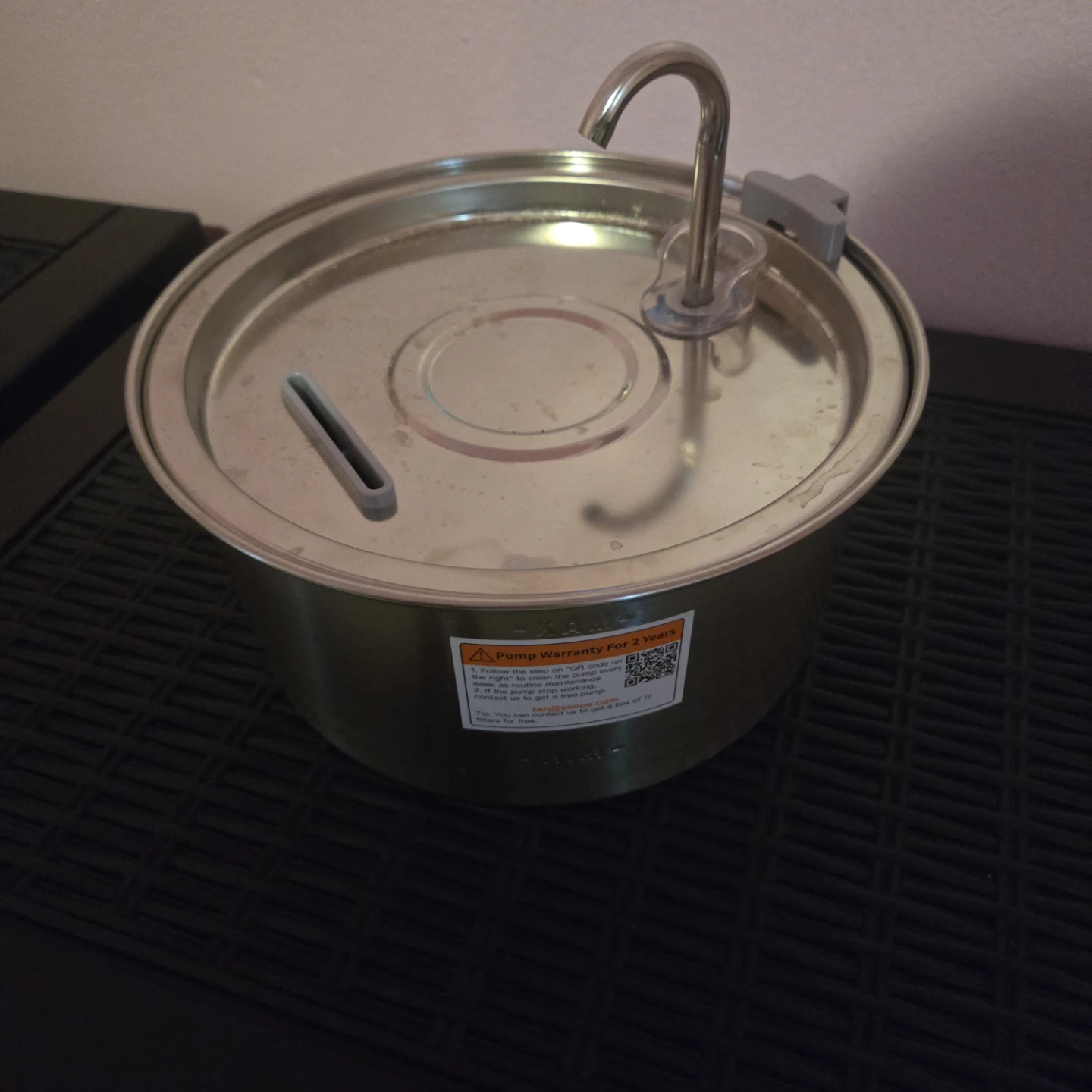 Cat or dog water fountain