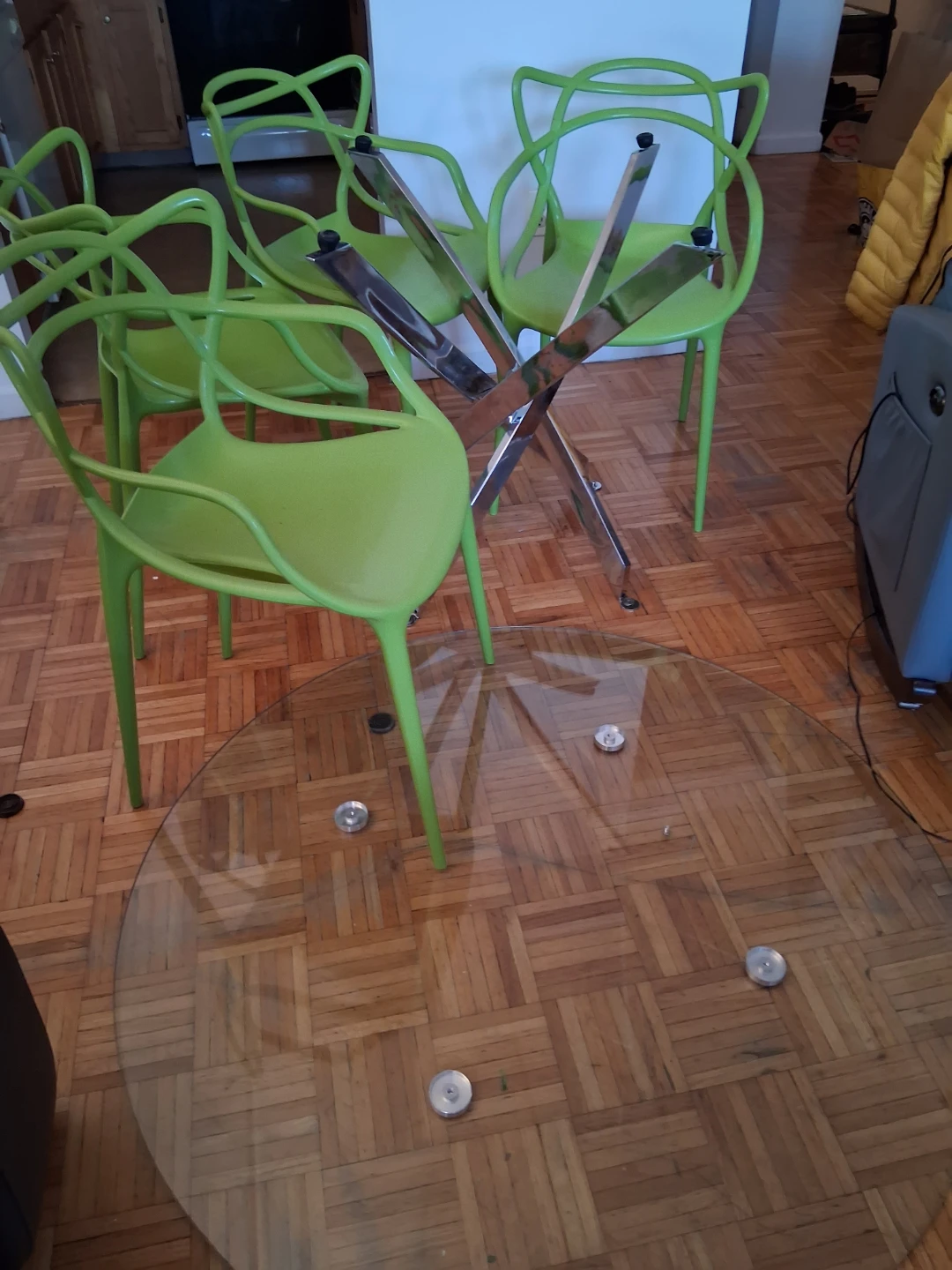 Set if four chairs Cristal table.