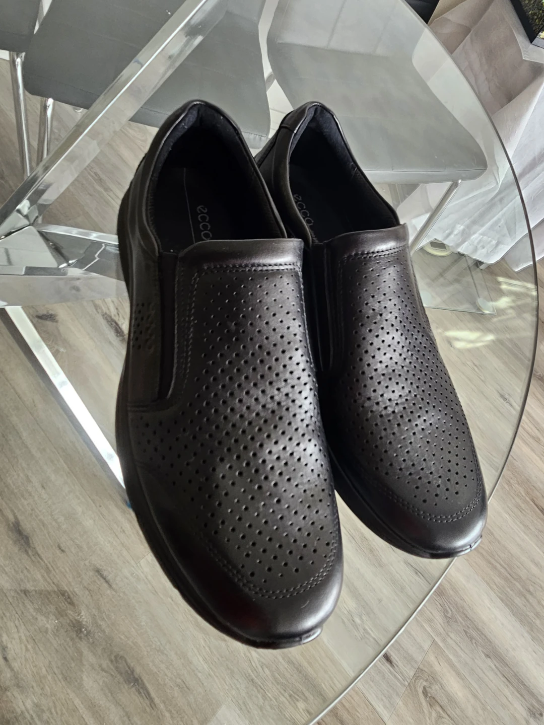 ECCO Men's Black Leather Slip-On Shoes - Size 9-9.5 US