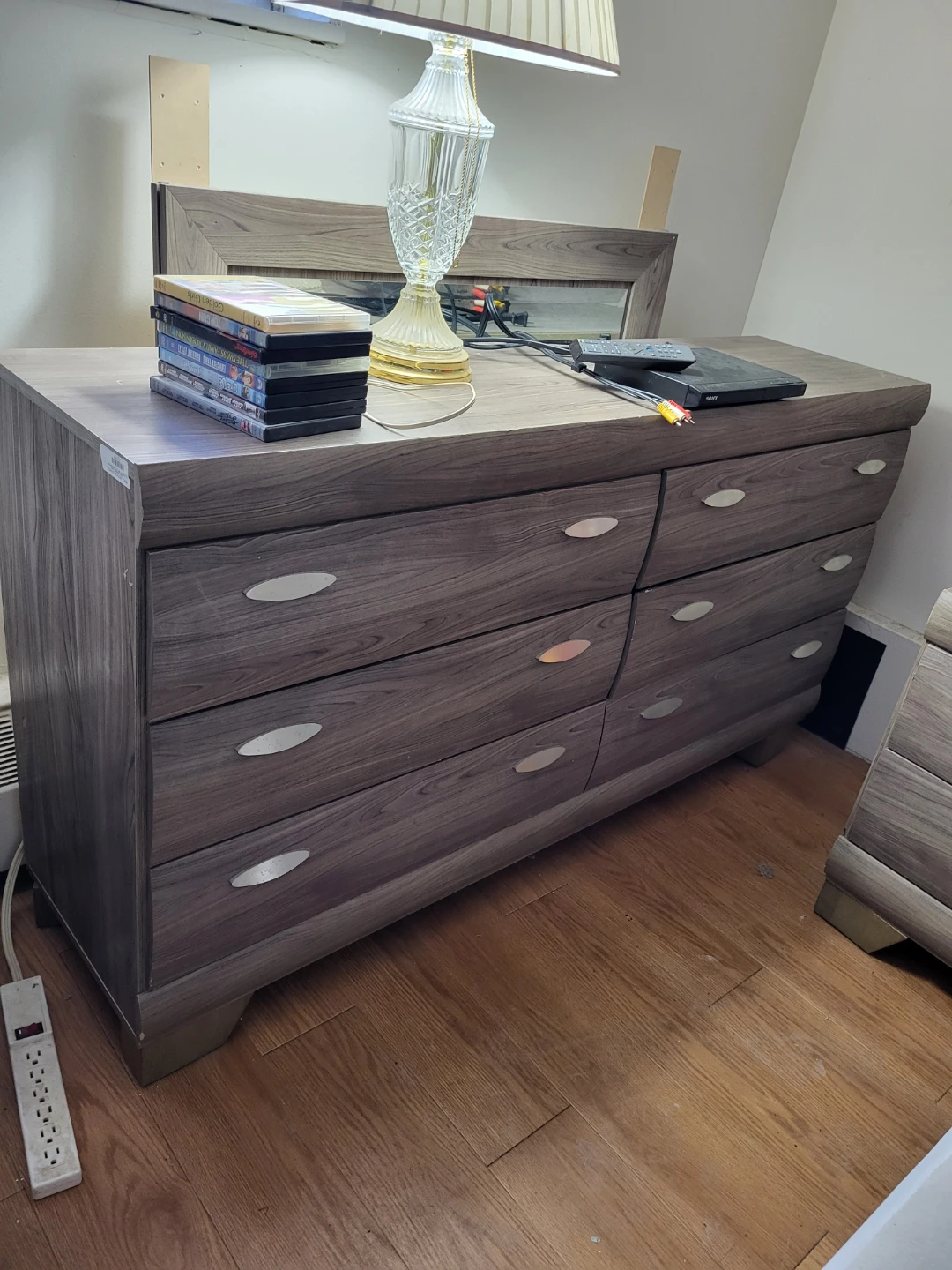 Complete bedroom set 2 dressers & mirror with 2 night stands - photo 2