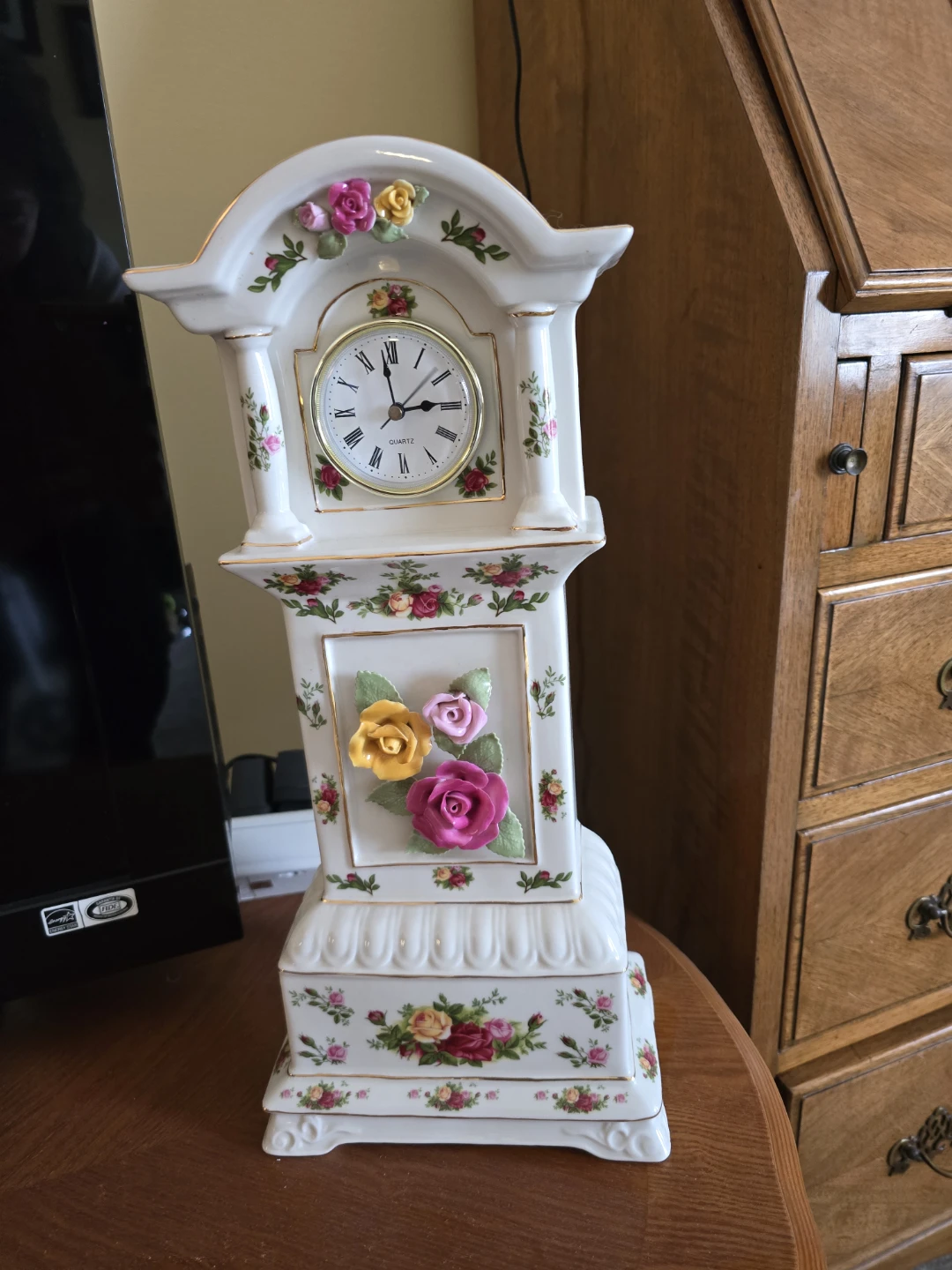 Decorative Porcelain Mantel Clock with Floral Accents - photo 2