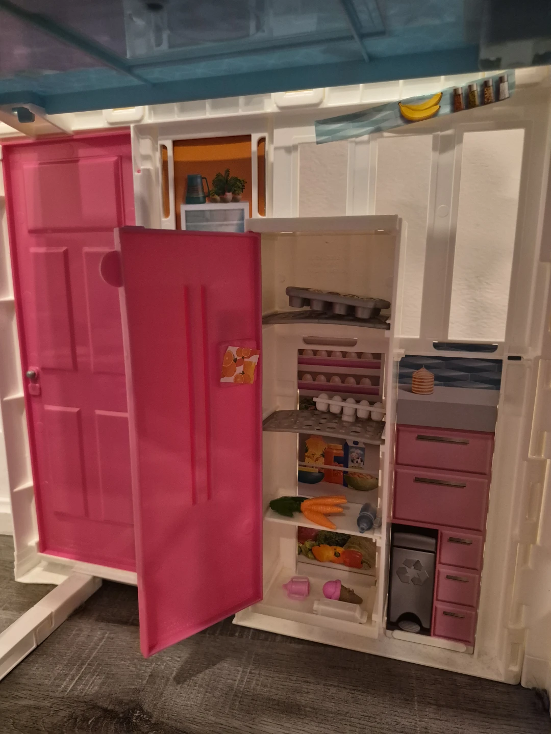 Barbie Dreamhouse and Accessories - photo 3