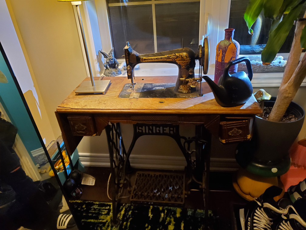Antique  - Wooden Singer Sewing Machine Table 🥕 - photo 4