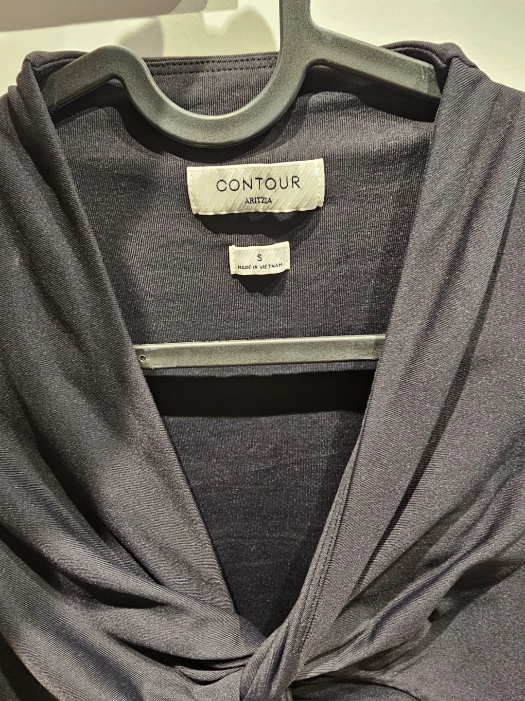 Contour by Aritzia Black Twist Front Long Sleeve Top Size S - photo 4