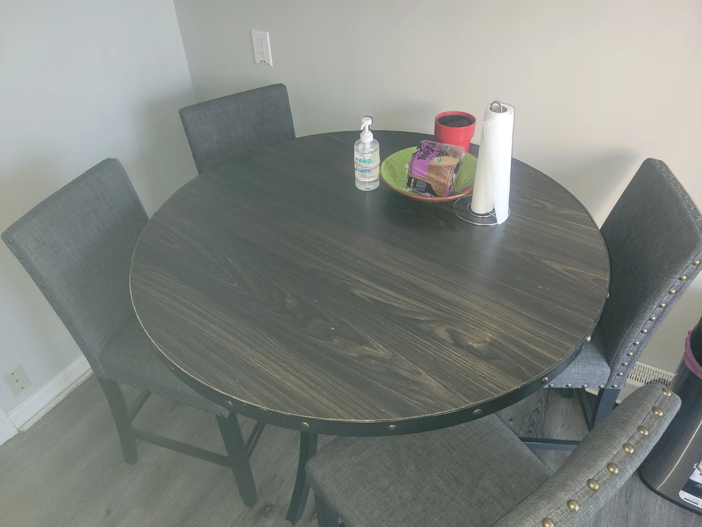 Round Dining Table with 4 Chairs