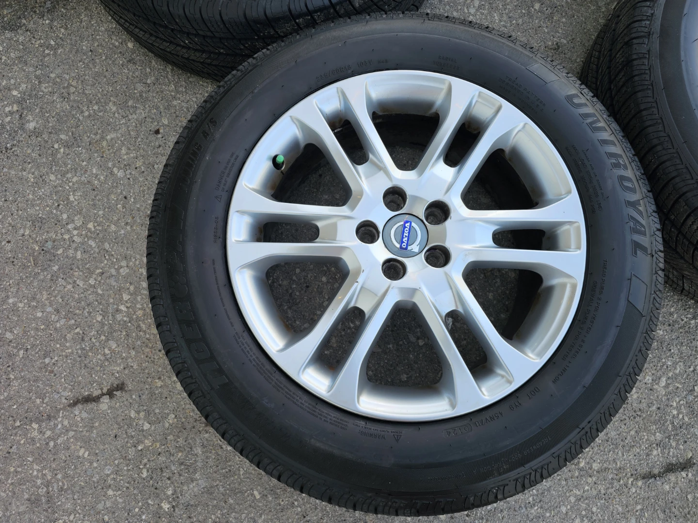 VOLVO XC60 O.E.M RIMS AND ALL SEASON TIRES 235/60 R18