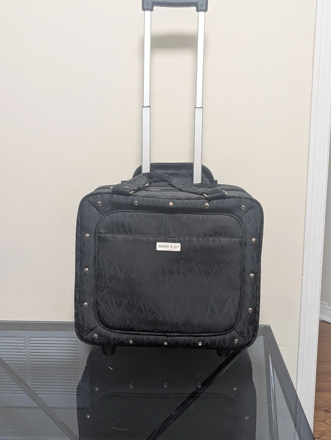 Mary Kay Rolling Travel Bag - photo 2