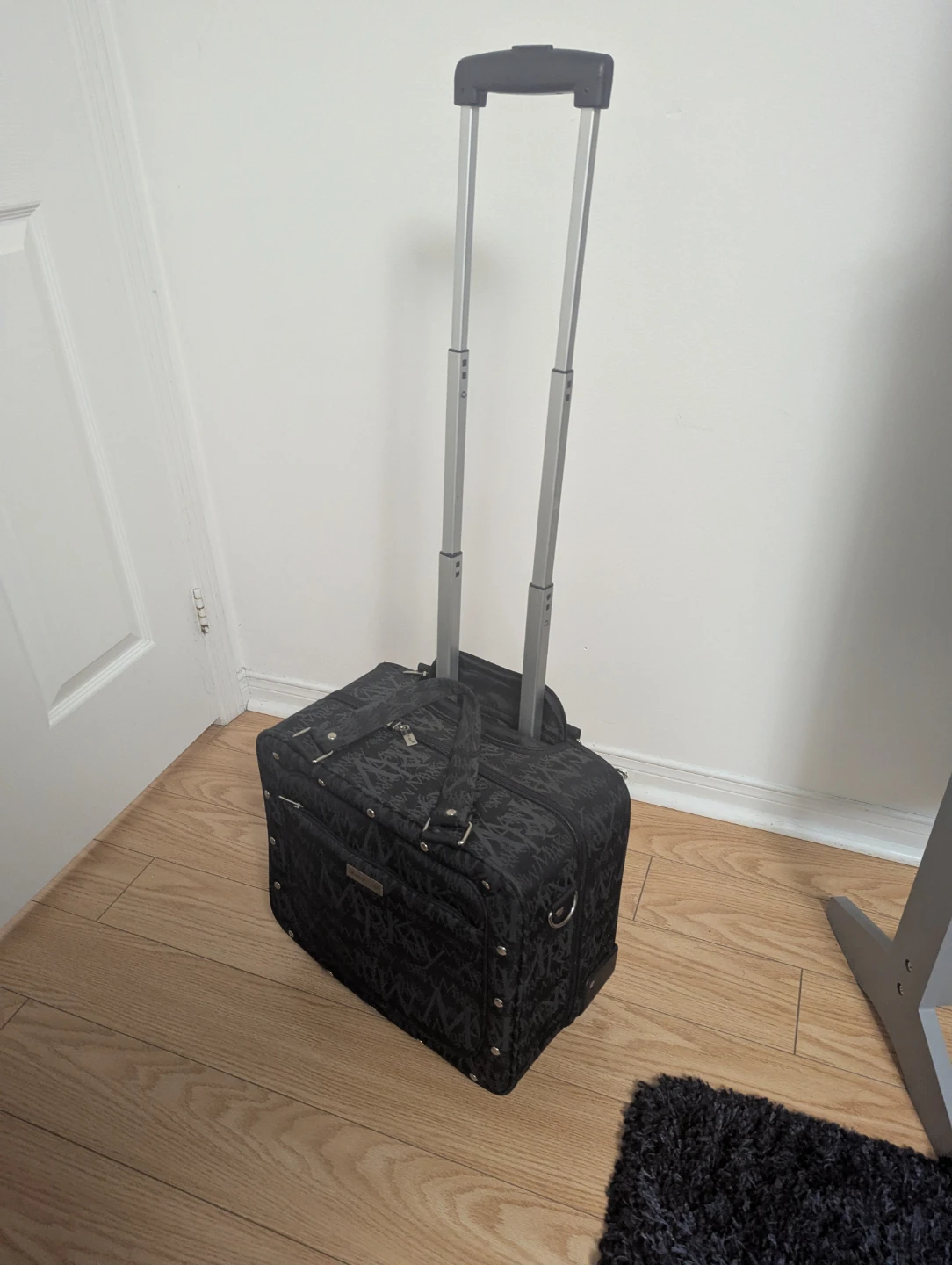 Mary Kay Rolling Travel Bag - photo 3