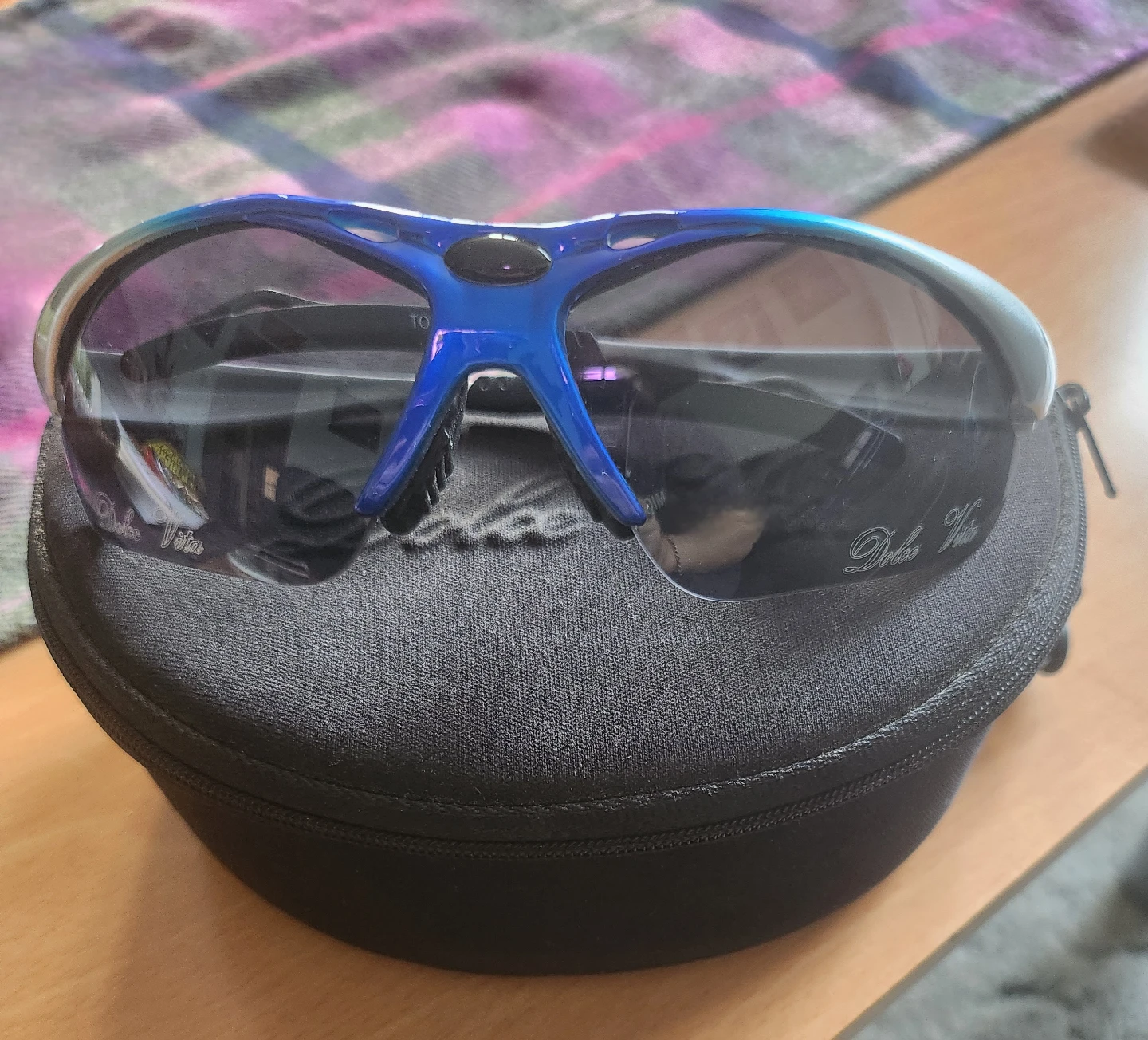 Dolce Vita Sunglasses Set with Interchangeable Lenses