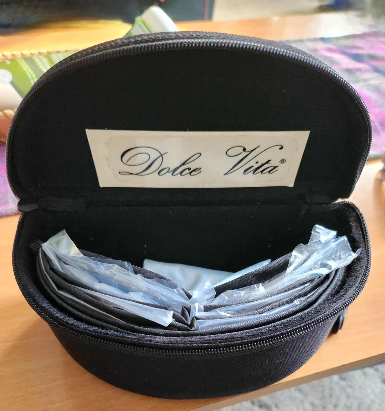 Dolce Vita Sunglasses Set with Interchangeable Lenses - photo 3