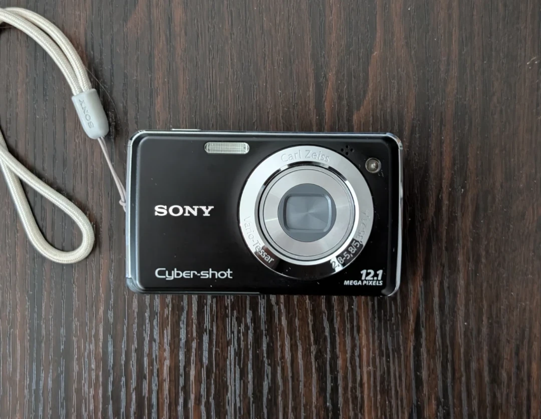 Sony Cyber-shot DSC-W210 12.1 MP Digital Camera