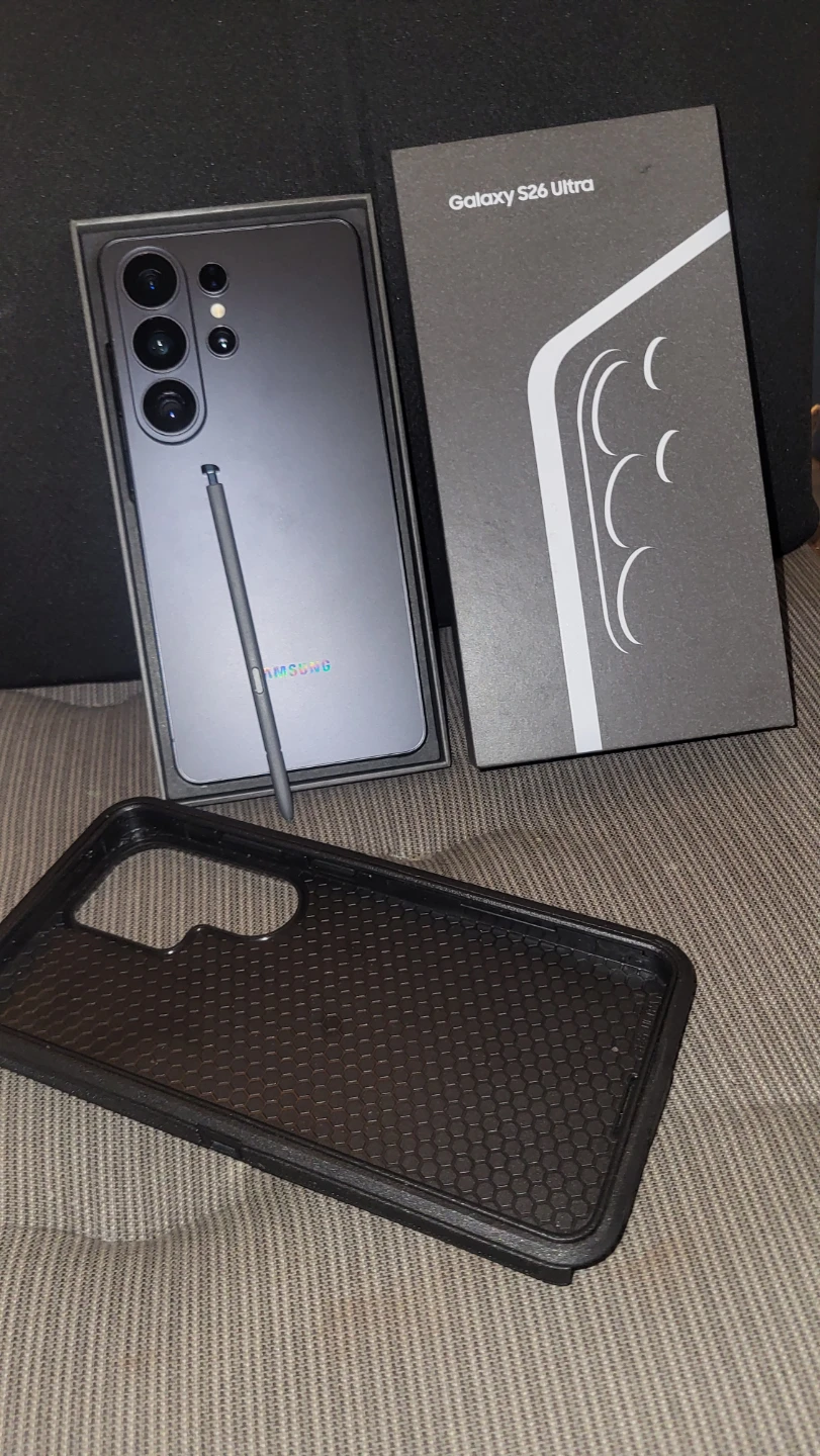 Brand new unlocked Samsung Galaxy S26 Ultra 1TB - photo 2