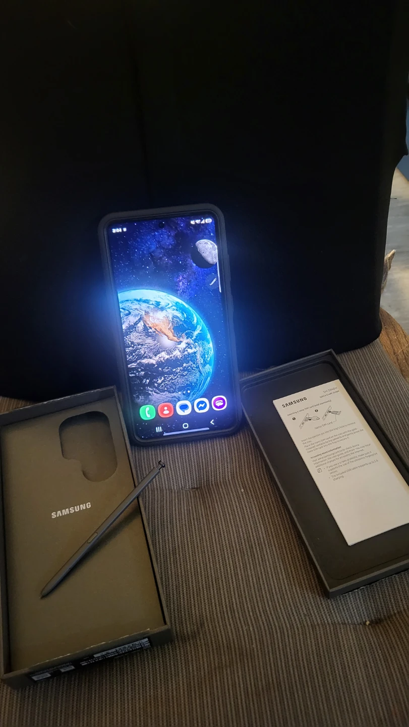 Brand new unlocked Samsung Galaxy S26 Ultra 1TB - photo 3