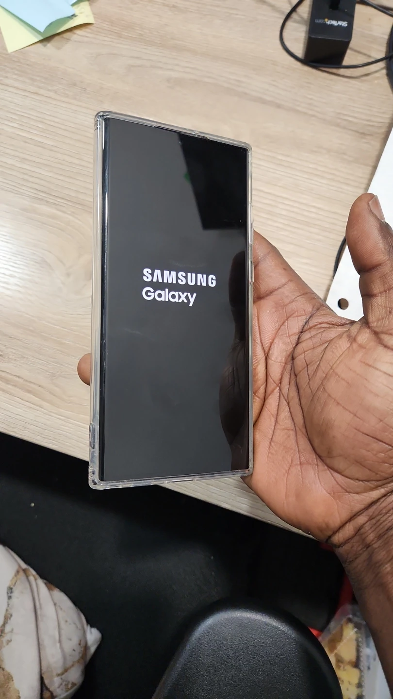 Samsung Galaxy S22 Ultra 256gb clean