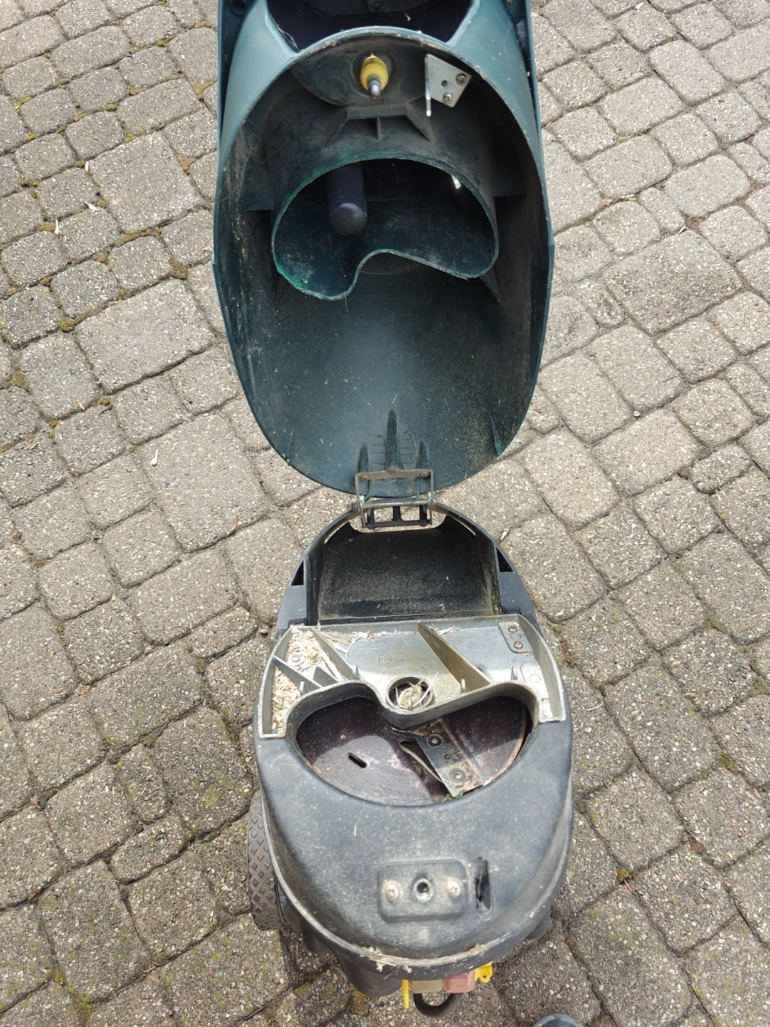 YARDWORKS Electric Garden Shredder - photo 4